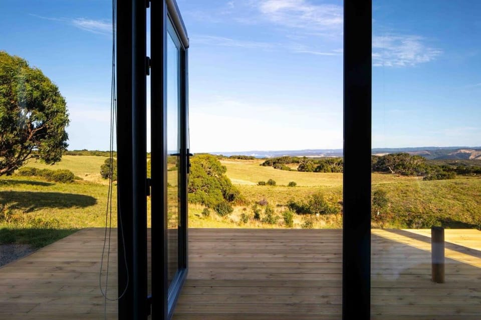 Sky Ship 1 - Luxury Off-Grid Eco Accommodation House in Cape Otway