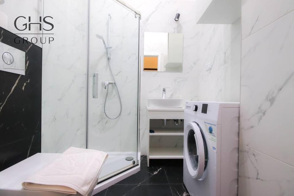 Shower, Bathroom, towels, washing machine, dryer