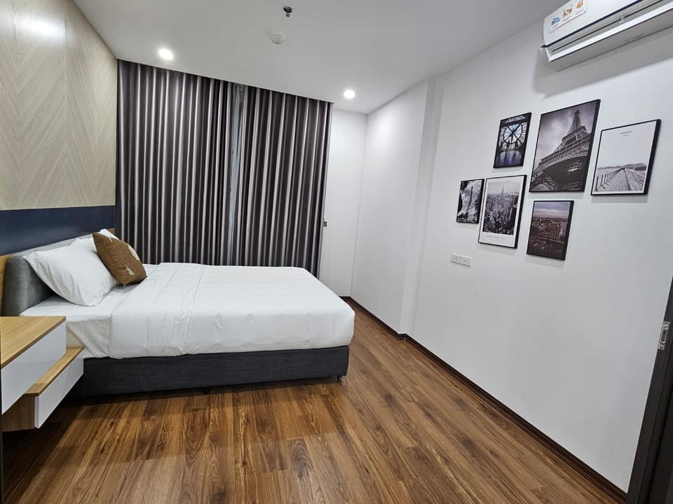 Bed, Photo of the whole room, Bedroom, air conditioner