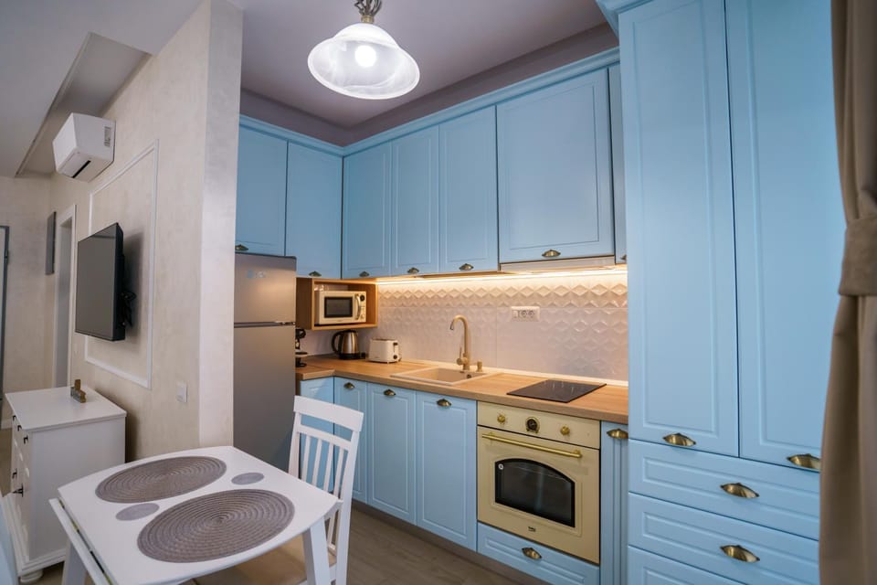 Kitchen or kitchenette, Dining area, minibar, stove, toaster