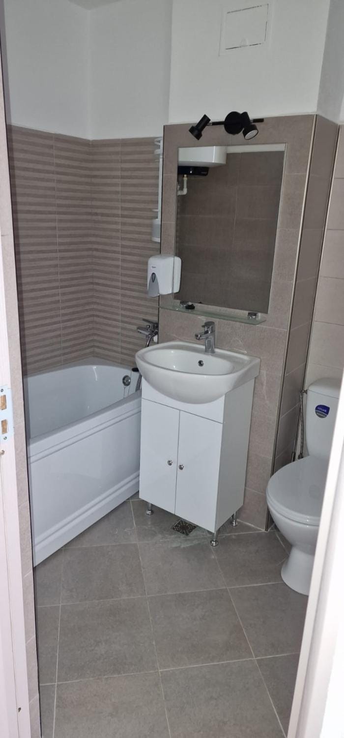 Shower, Toilet, Bathroom, Bath
