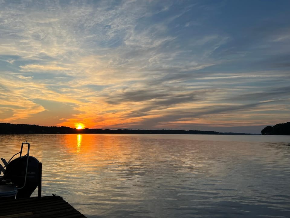 Sunrise Pointe - Amazing Waterfront, Views, Dock! House in Lake Gaston