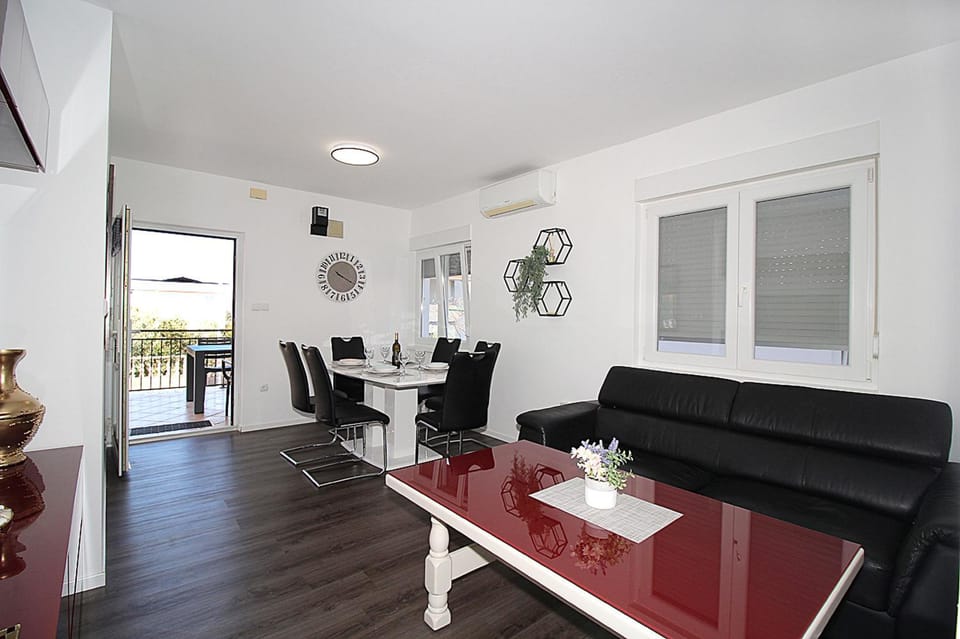 TV and multimedia, Living room, Dining area