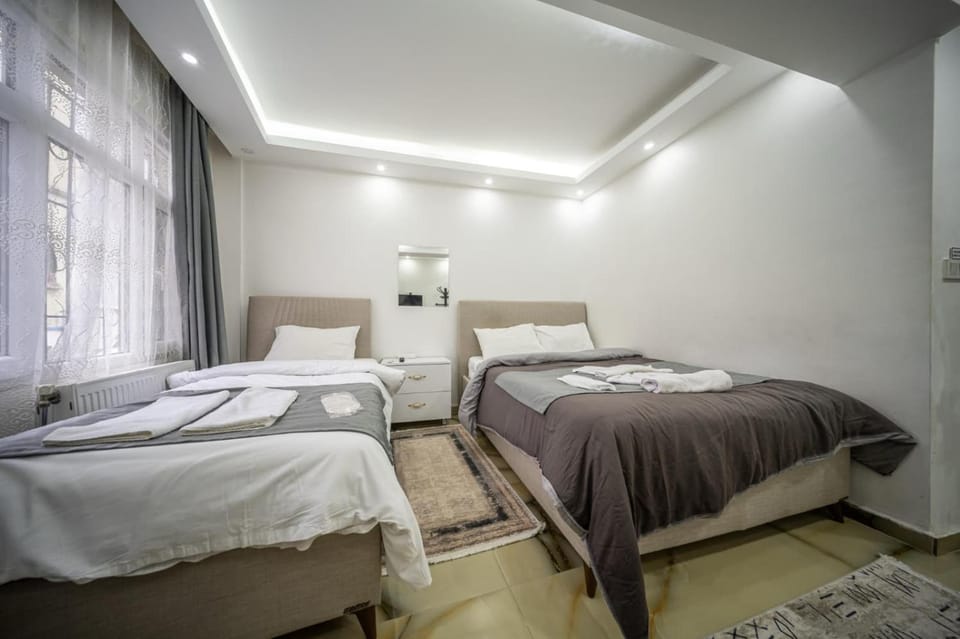 Bed, towels
