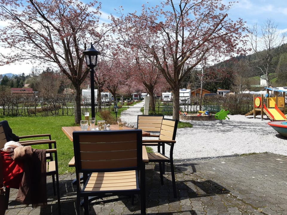 Restaurant/places to eat, Children play ground, Garden, Garden, Lounge or bar
