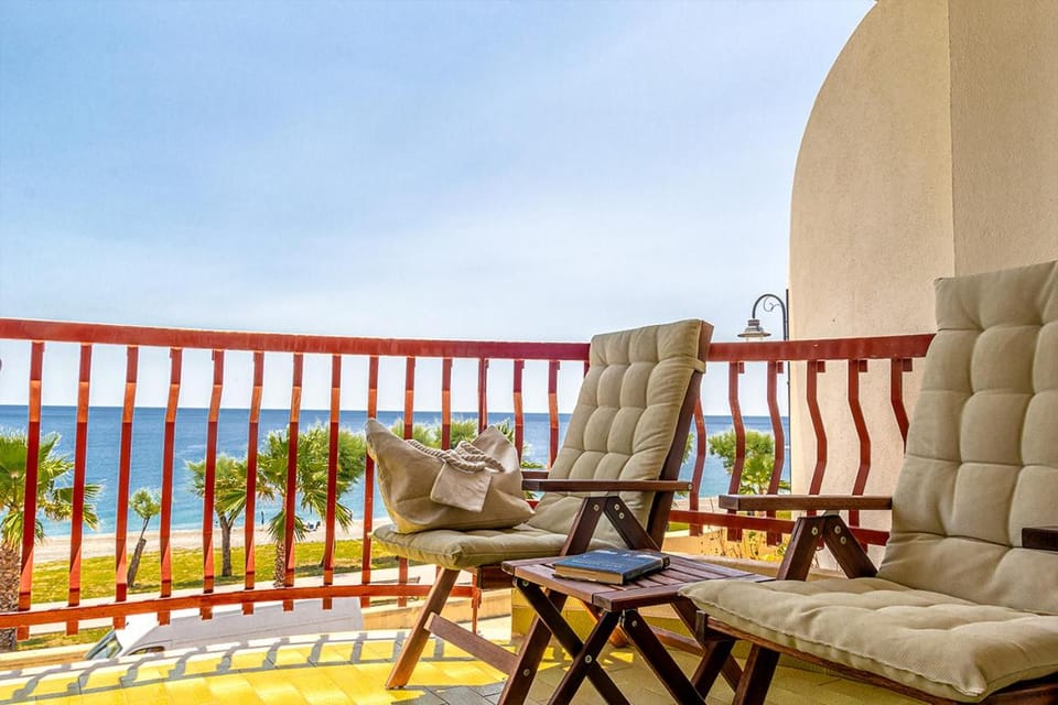 Patio, Day, Natural landscape, View (from property/room), Balcony/Terrace, Sea view, sunbed