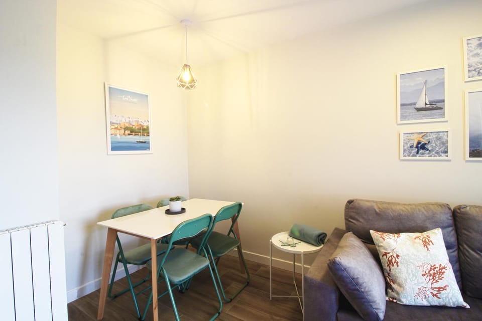 Living room, Dining area, internet