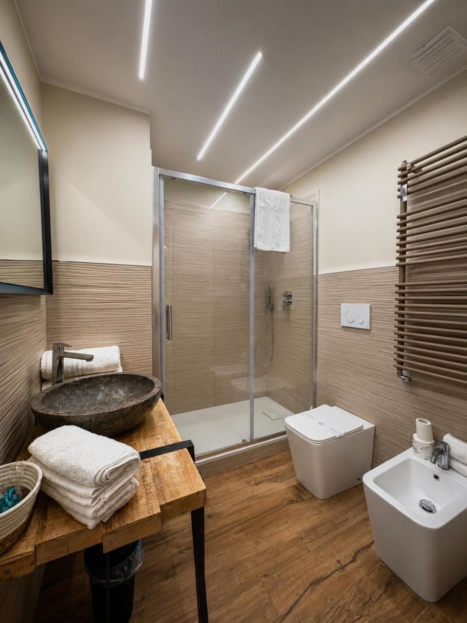 Shower, Toilet, Bathroom, bidet, towels