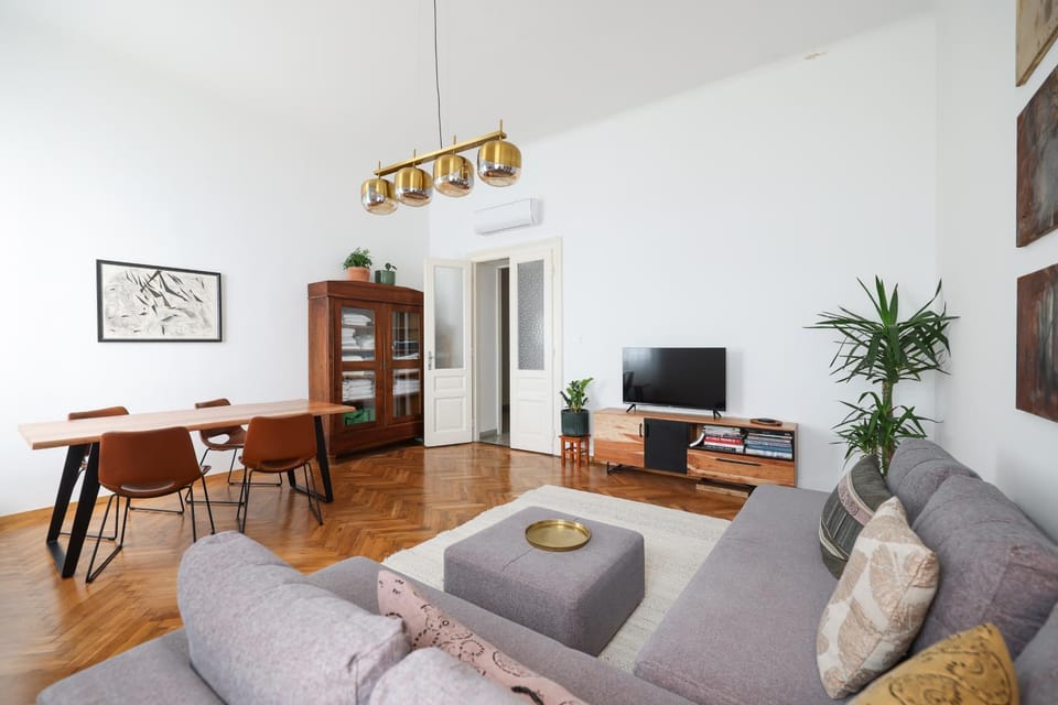TV and multimedia, Living room, Photo of the whole room, Dining area