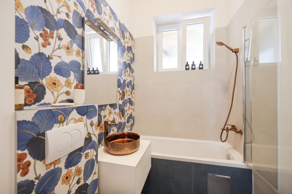 Shower, Bath