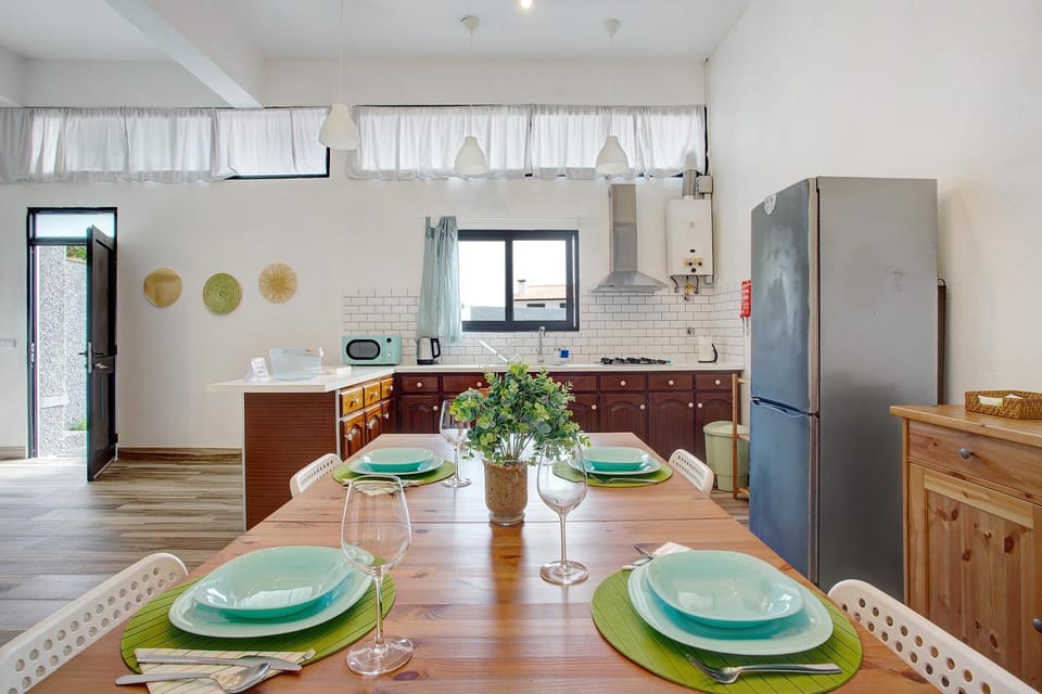 Property building, Kitchen or kitchenette, Living room