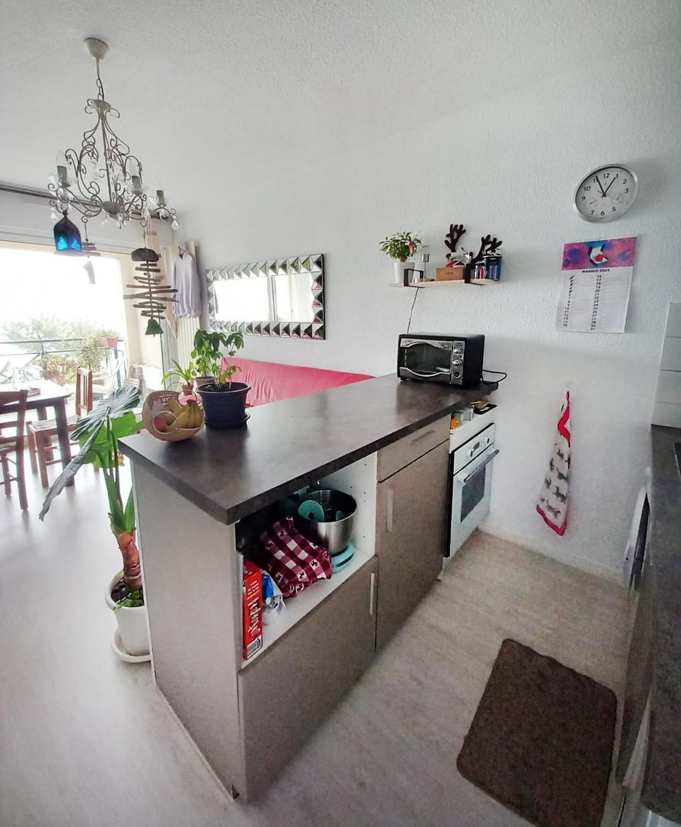 Kitchen or kitchenette, Dining area, minibar, pet friendly, stove