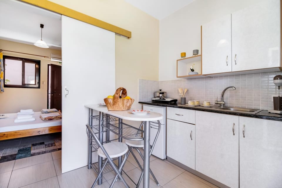 Kitchen or kitchenette, Living room