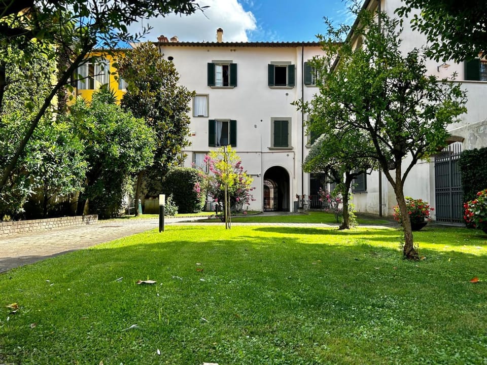 Property building, Spring, Day, Natural landscape, Garden, Garden view