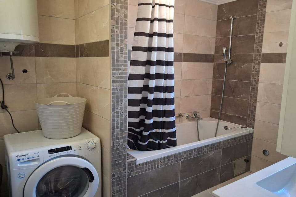 Bathroom, Bath, washing machine