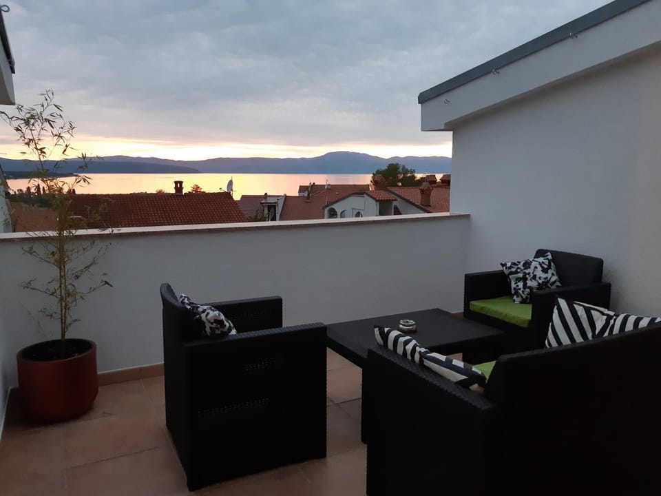 Property building, View (from property/room), Balcony/Terrace, Balcony/Terrace, Seating area, Sea view