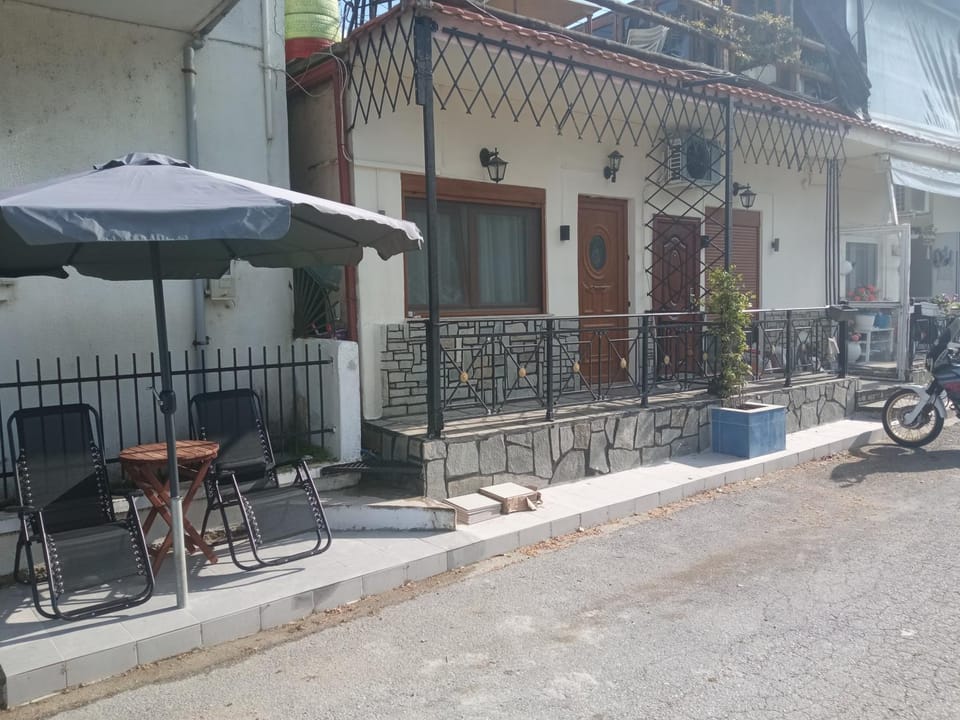 Property building, Day, Parking, Internal: Not applicable to any particular room