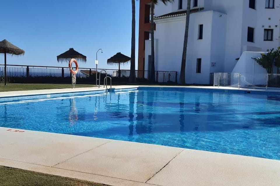 Pool view, Swimming pool, sunbed