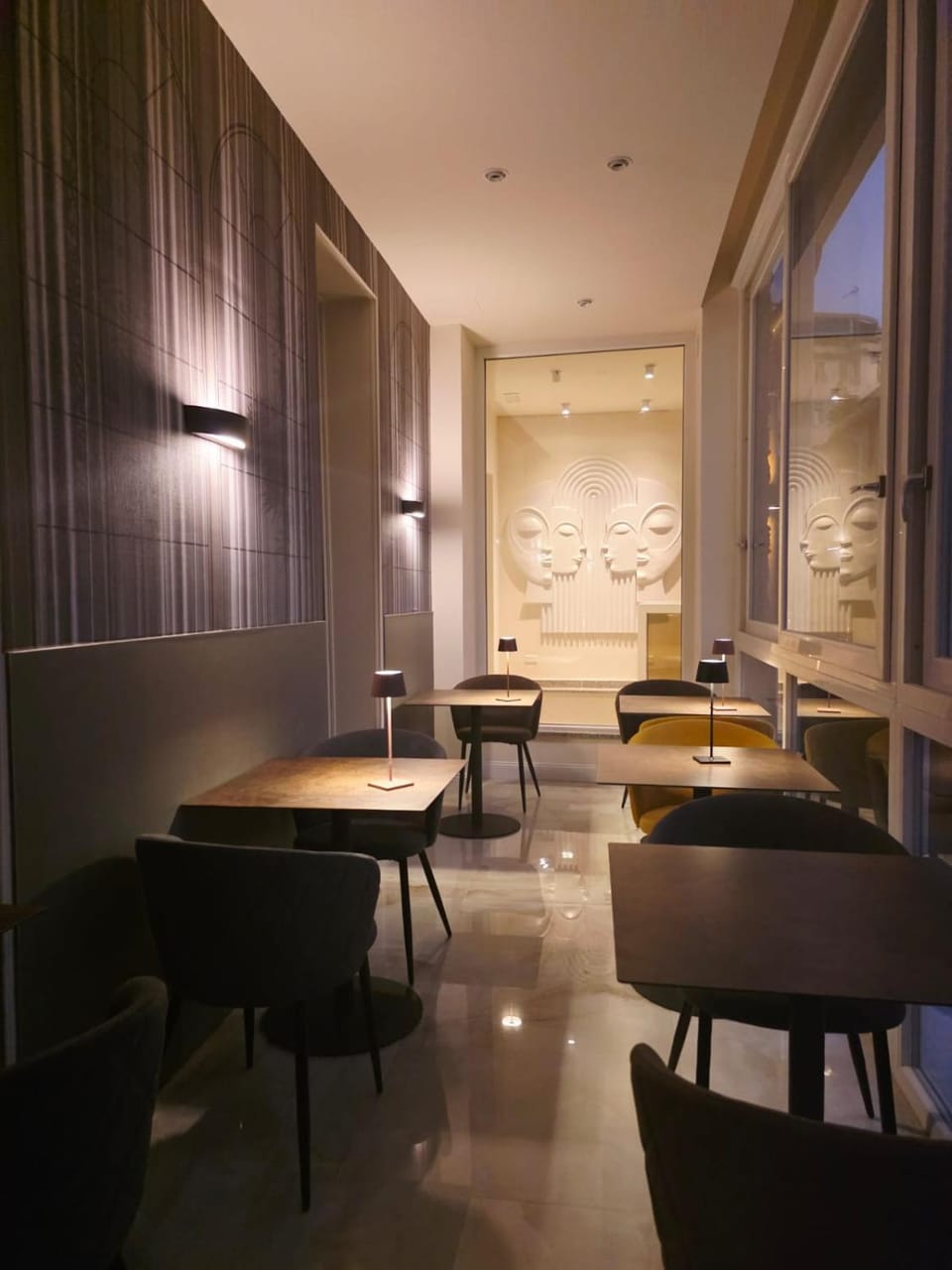 Living room, Seating area, Breakfast