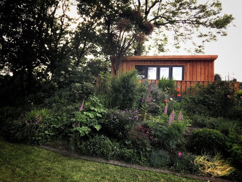Shower, Garden, Balcony/Terrace, Garden view