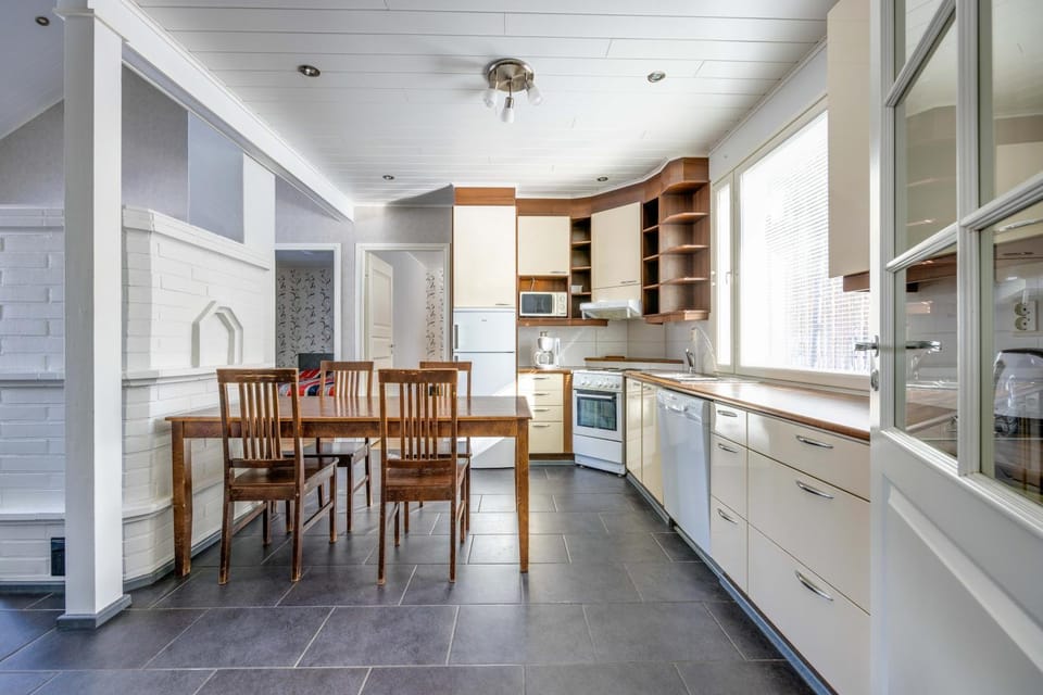 Kitchen or kitchenette, Dining area, dishwasher, minibar, pet friendly
