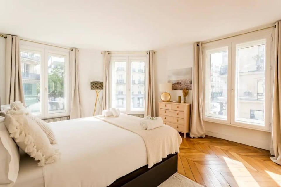 8P - 3BR Le Marais Spacious - Central - Historic Apt Apartment in Paris