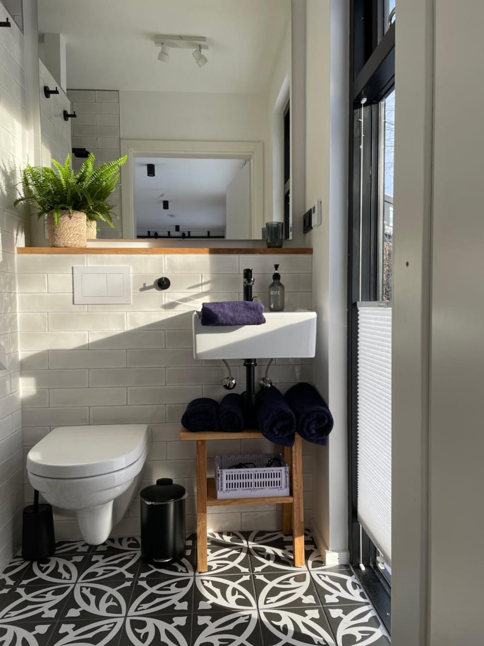 Toilet, Bathroom, towels