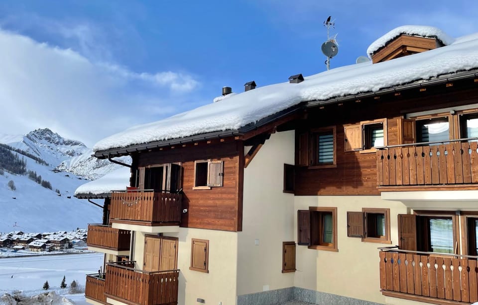 Property building, Day, Natural landscape, Winter, View (from property/room), Balcony/Terrace, Mountain view