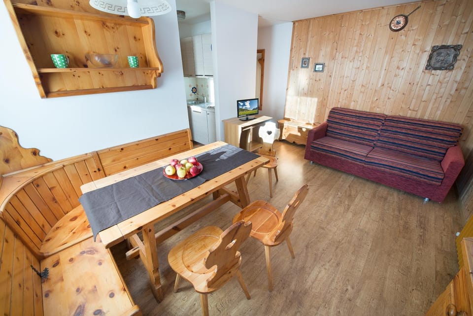 Kitchen or kitchenette, Living room, Dining area