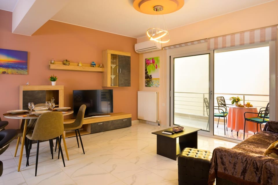 Communal lounge/ TV room, TV and multimedia, Living room, Seating area, Dining area