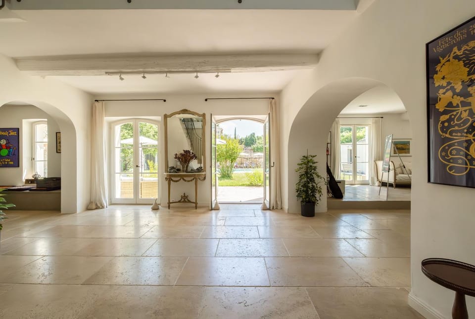 Unique Villa in Famous Provence Historic Village Villa in Villeneuve-lès-Avignon