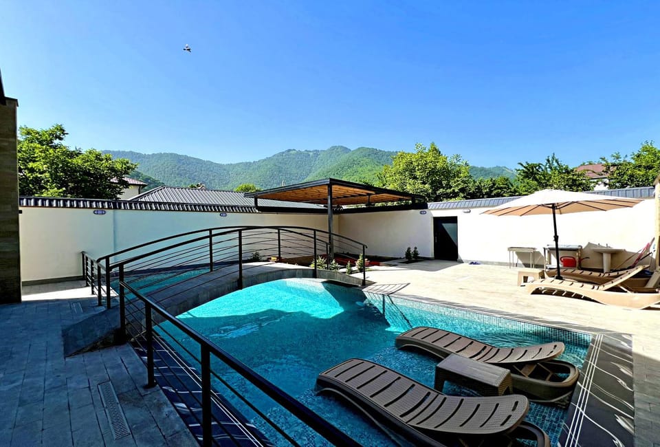 Patio, Day, Natural landscape, View (from property/room), Balcony/Terrace, Mountain view, Pool view, Swimming pool, sunbed