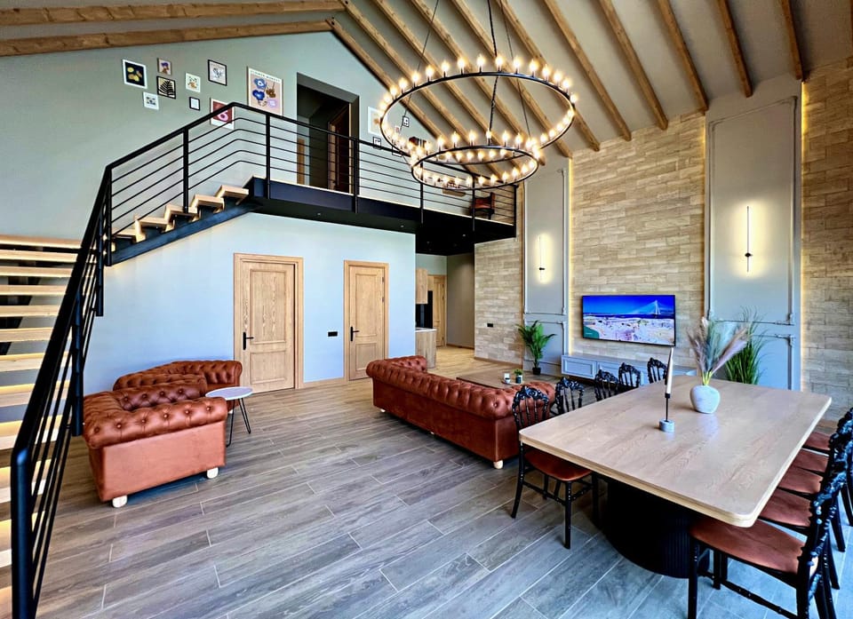 Communal lounge/ TV room, TV and multimedia, Living room, Seating area, Dining area, Evening entertainment