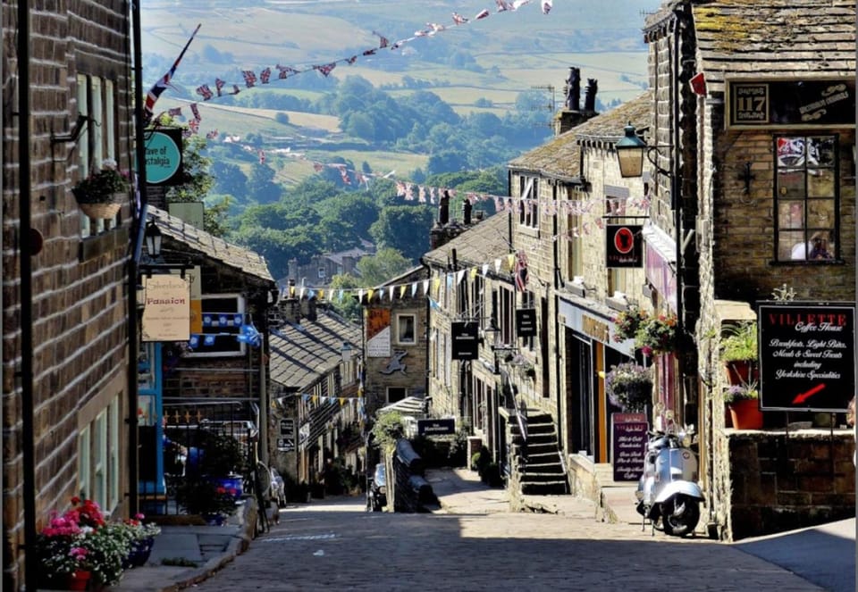 Neighbourhood, Natural landscape, Street view