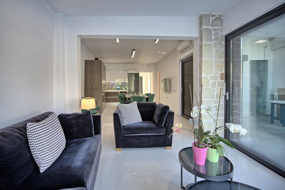Living room, Dining area, kitchen