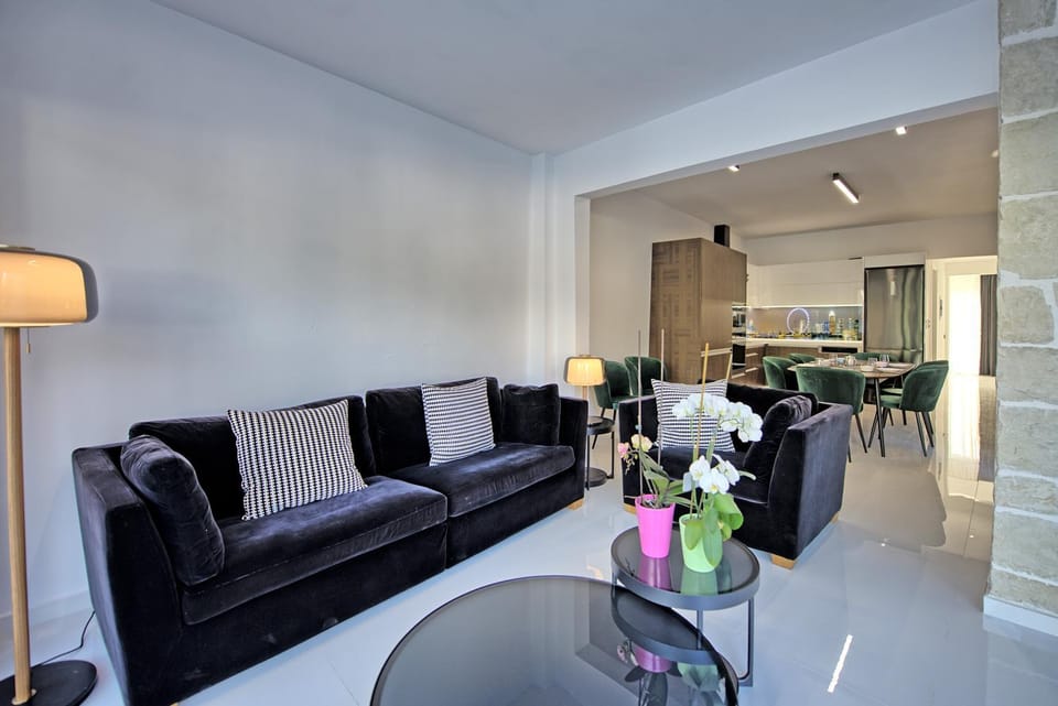Living room, Dining area, kitchen