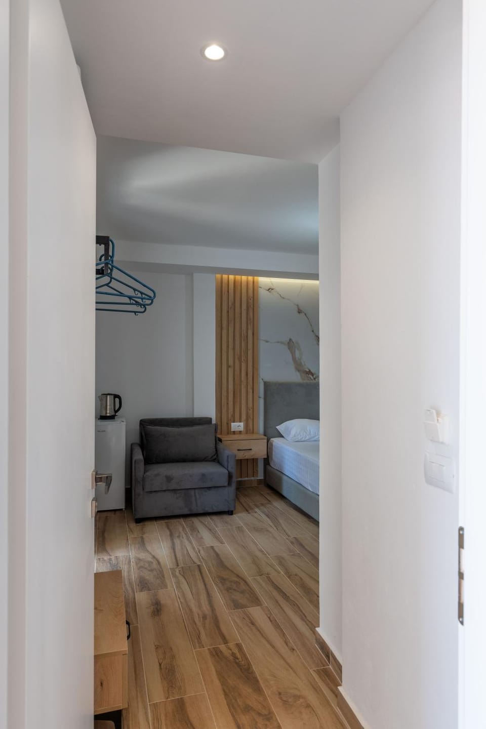 Bed, Living room, Photo of the whole room, Seating area, Bedroom