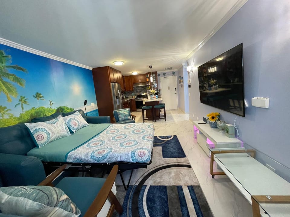 Amazing waikiki Beach condo 2Bed2Bath+free Parking Apartment in Honolulu