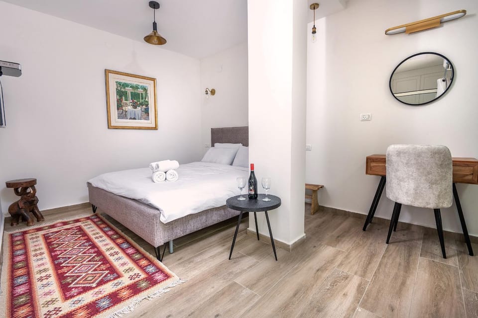 Bed, Living room, Bedroom