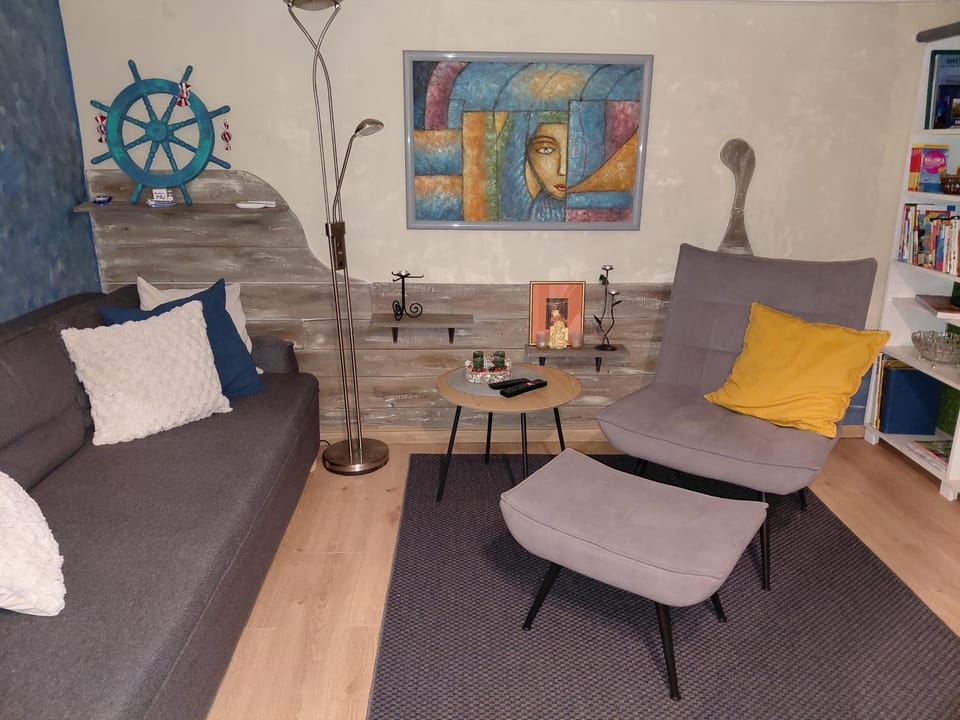 Library, Living room, Seating area