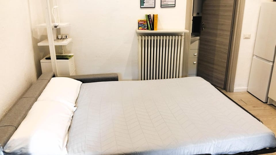 Bed, Dining area, furniture