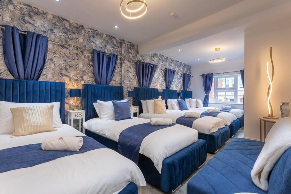 Patriot Bar HotTub-Sleeps30 Villa in County Limerick