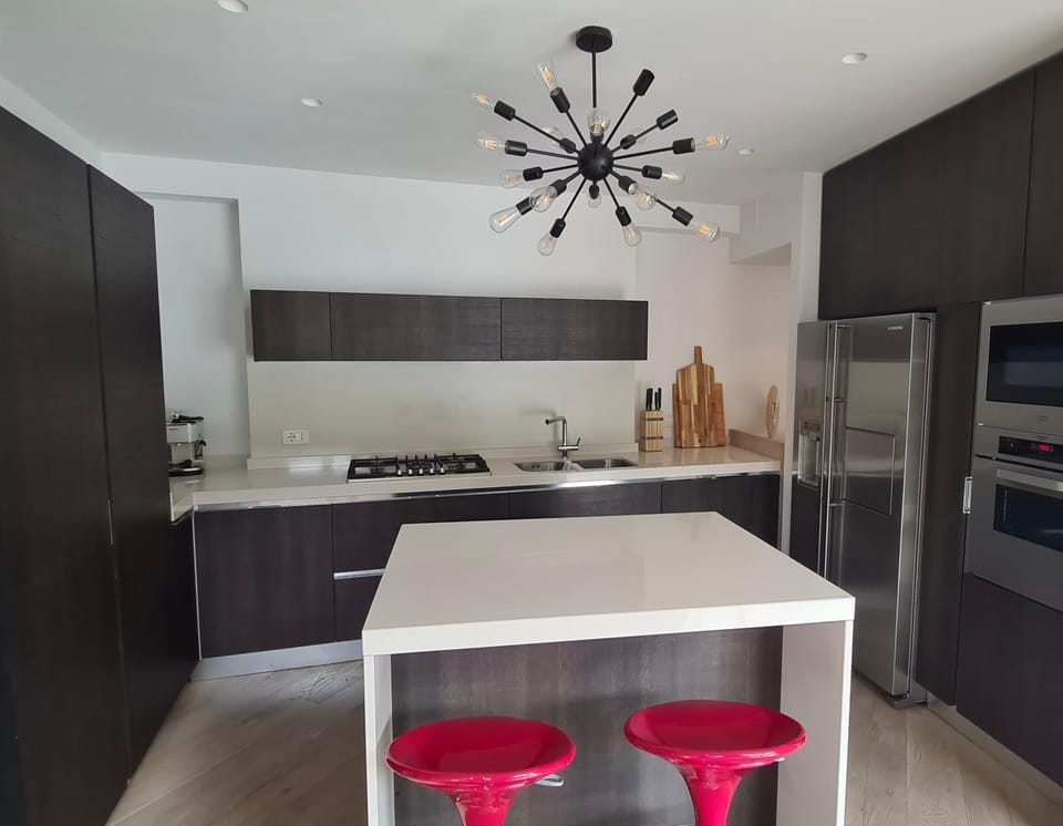 Kitchen or kitchenette, Dining area, minibar