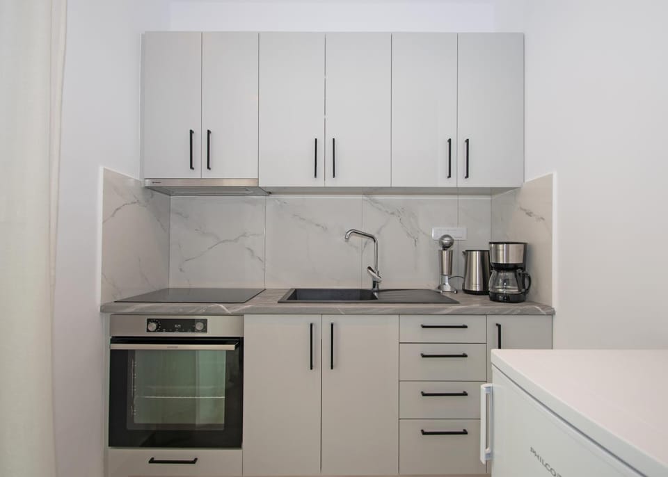 Coffee/tea facilities, pet friendly, stove, toaster