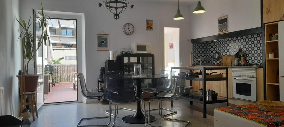 Kitchen or kitchenette, Dining area, oven, pet friendly, stove