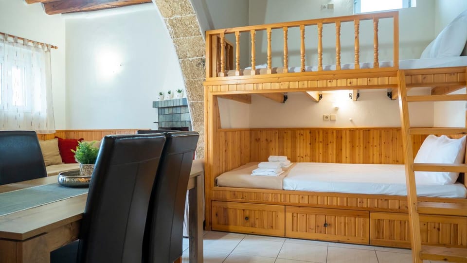 Bed, Seating area, Bedroom