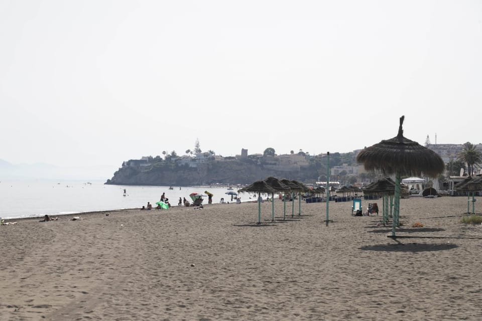 Nearby landmark, Restaurant/places to eat, Day, Natural landscape, Beach, Sea view, sunbed