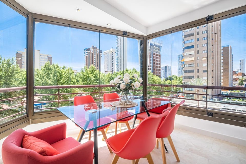 Day, View (from property/room), Balcony/Terrace, Living room, Dining area, City view