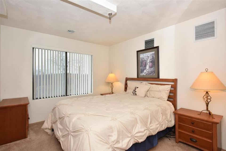 Seven Springs Stoneridge 3 Bedroom & Loft Standard Condo, walking distance to slopes! condo Apartment in Seven Springs