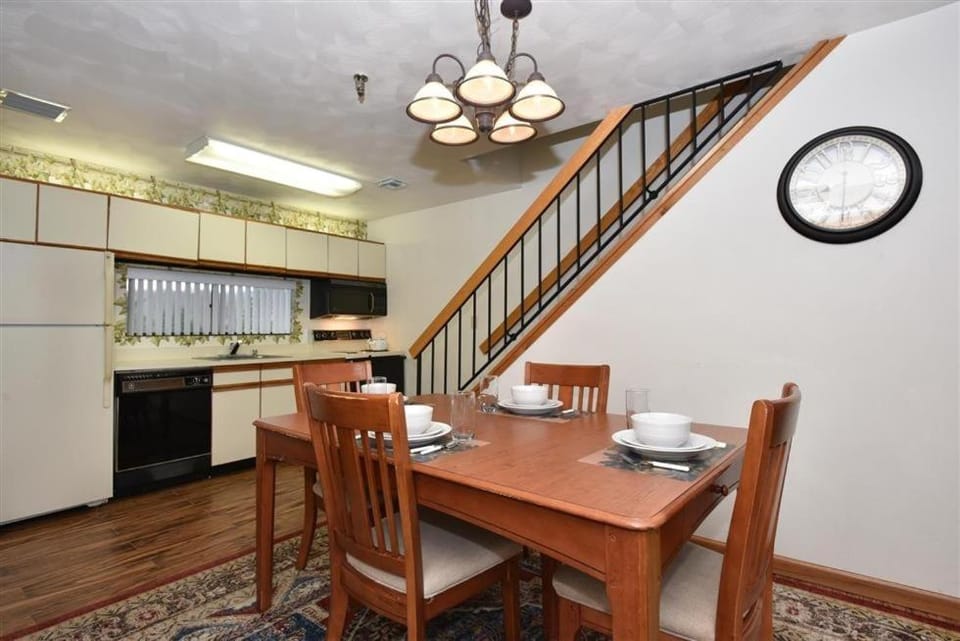 Seven Springs Stoneridge 3 Bedroom & Loft Standard Condo, walking distance to slopes! condo Apartment in Seven Springs